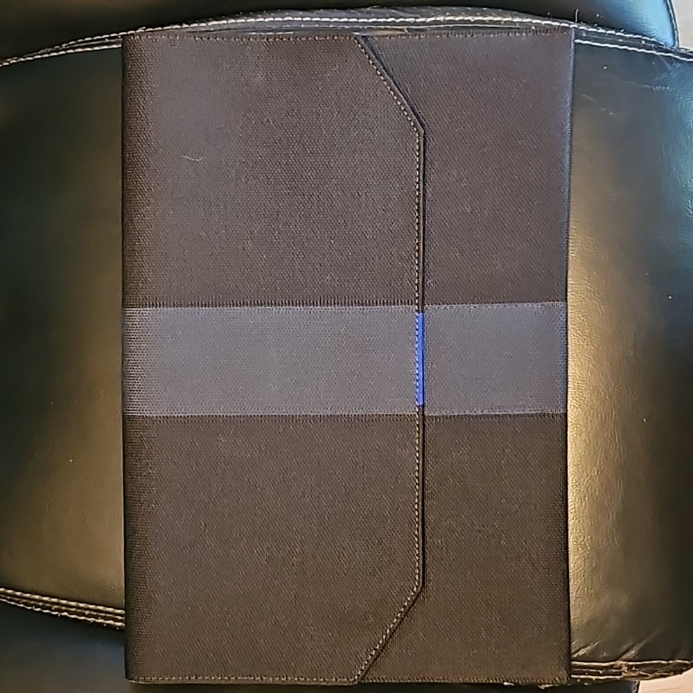 Rothys laptop sleeve or clutch